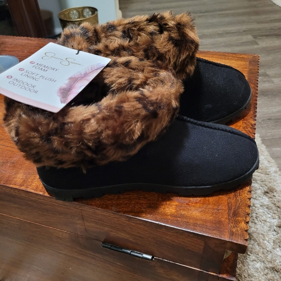 Jessica Simpson black and Leopard bootie slippers - Picture 5 of 5